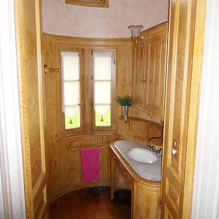 Chateau De La Motte לינה וארוחת בוקר 3*