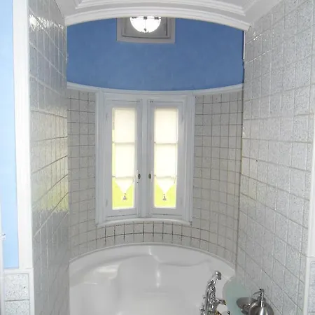 Chateau De La Motte Bed & Breakfast 3*