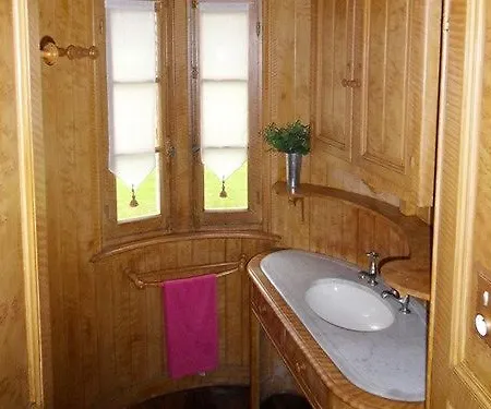 Bed & Breakfast Chateau De La Motte Noailly