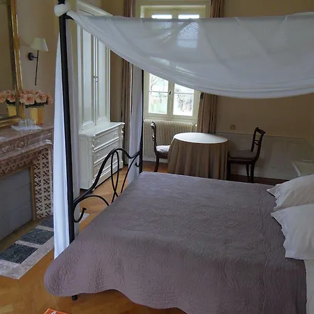 Chateau De La Motte Bed & Breakfast